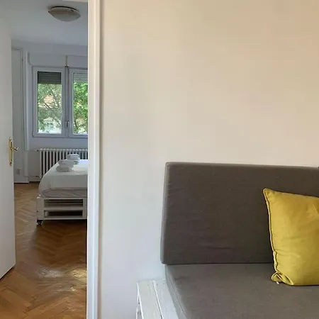 Star With Free Parking * Belgrado