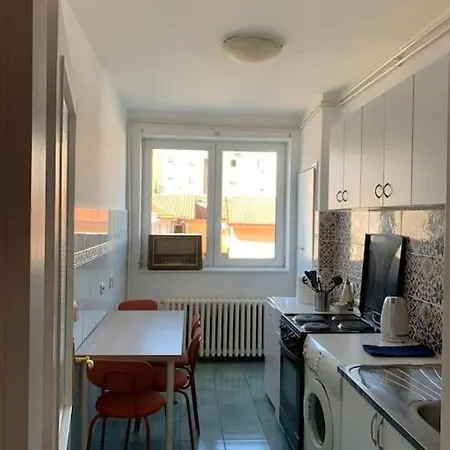 Star With Free Parking شقة *