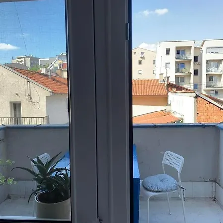 Star With Free Parking *