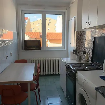 Star With Free Parking * Belgrado