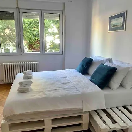 Star With Free Parking *