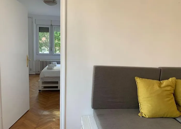 Star With Free Parking * Belgrad