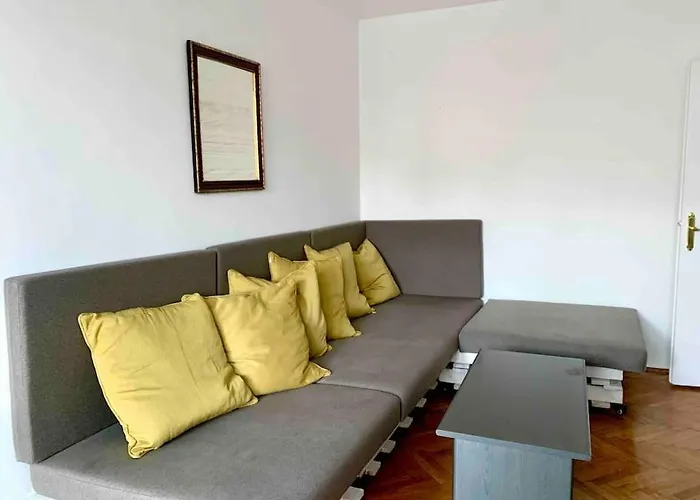 Star With Free Parking *