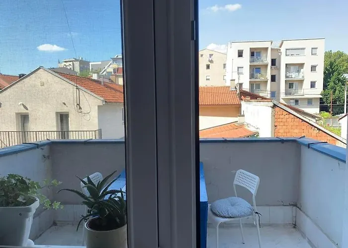 Star With Free Parking *