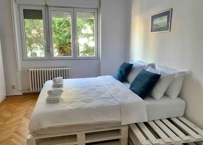 Star With Free Parking *